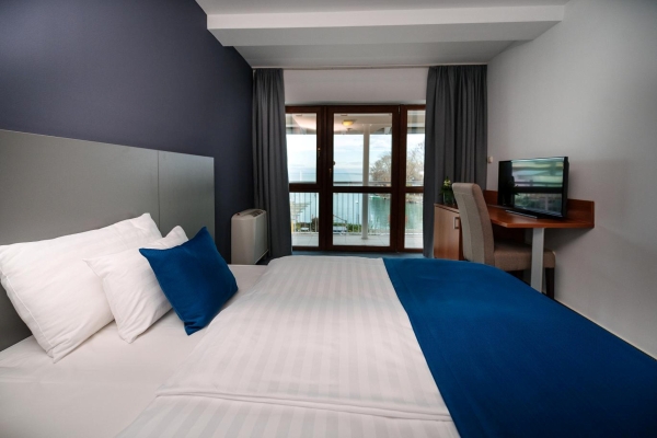 Hotel Yacht Wellness & Business (Siófok)